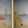 Wandmalerei Traunstein, Wandmalerei mit Meer, Strandkorb, Möwe, Leuchtturm, Liegestuhl, Sonnenschirm, bemalte Arztpraxis
